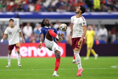 ARLINGTON, TEXAS - JULY 14: Manu Kone #6 of France competes for the ball against Mikel Merino #6 of Spain during the FIFA World Cup 2026 Semi Final match between France and Spain at Dallas Stadium on July 14, 2026 in Arlington, Texas. (Photo by David Ramos/Getty Images)