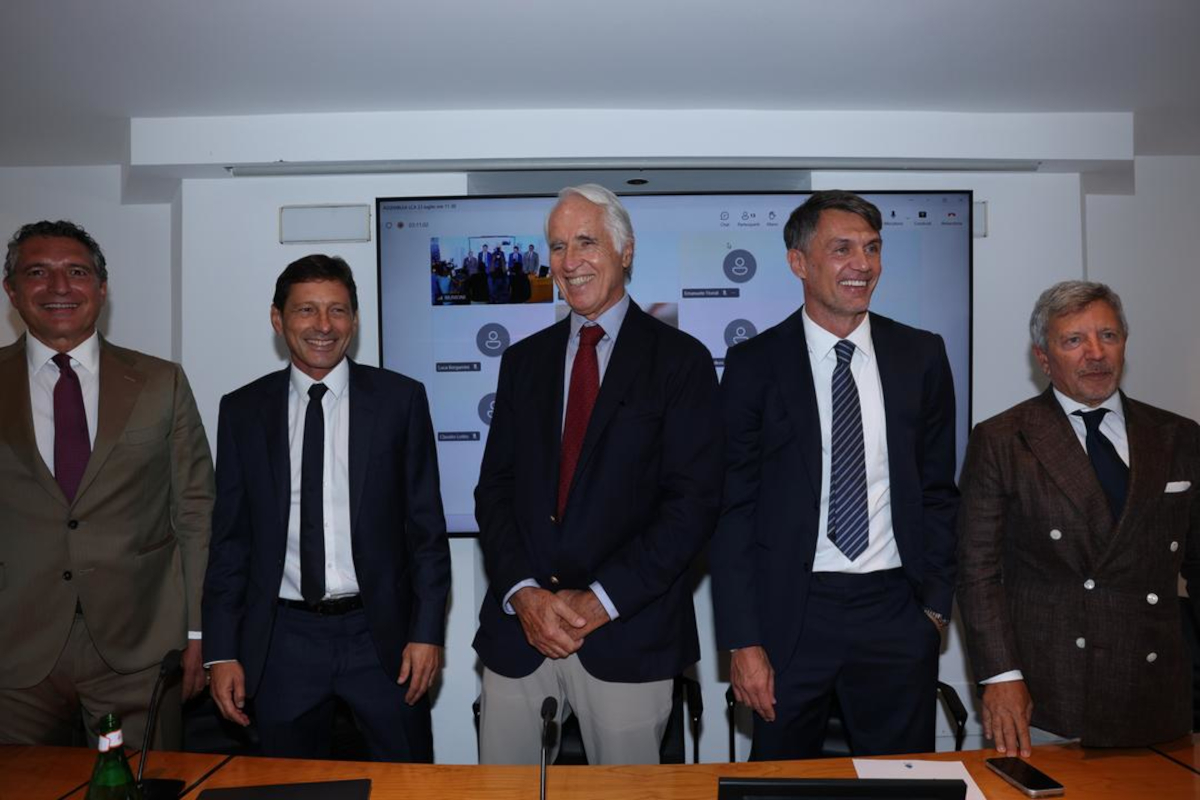 O diretor técnico italiano Paolo Maldini, o conselheiro especial Leonardo, o presidente da FIGC Giovanni Malago e o presidente da Lega Serie A, Ezio Simonelli (figc.it)