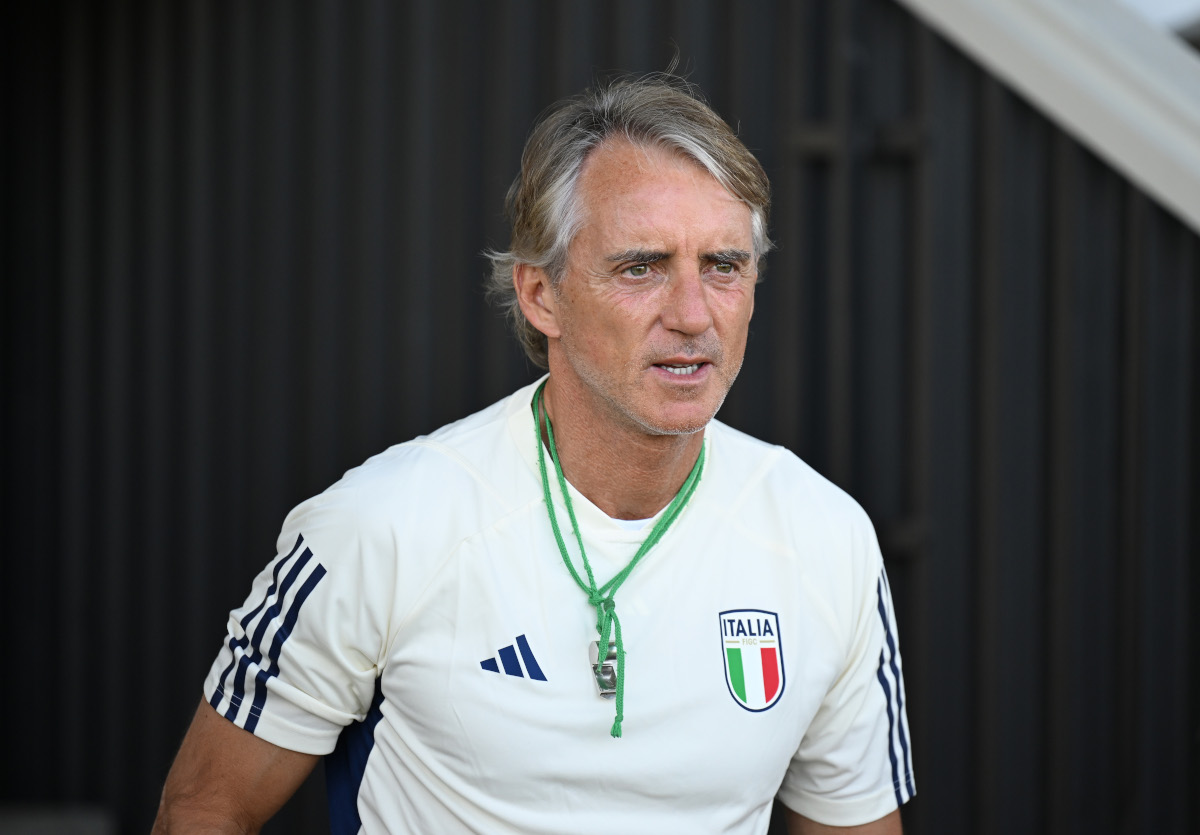 OLDENZAAL, HOLANDA - 17 DE JUNHO: O técnico da Itália, Roberto Mancini, participa de um treino da Itália antes da Liga das Nações da UEFA 2022/23 no Estádio KVV Kwik '20 em 17 de junho de 2023 em Oldenzaal, Holanda. (Foto de Cláudio Villa/Getty Images)