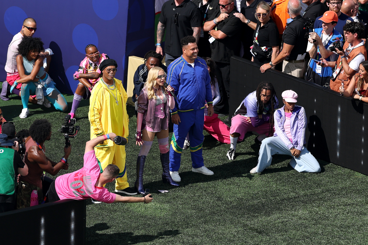 EAST RUTHERFORD, NOVA JERSEY - 19 DE JULHO: Ronaldinho, Madonna e Ronaldo se apresentam durante o show final do intervalo TOPS da Copa do Mundo FIFA 2026 entre Espanha e Argentina no New York New Jersey Stadium em 19 de julho de 2026 no East Rutherford New Jersey Stadium. (Foto de Florencia Tan Jun/Getty Images)