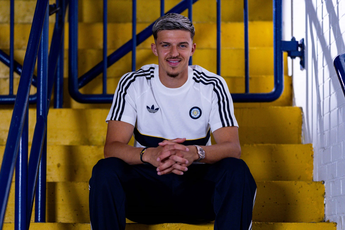 Tarik Muharemovic assinou com o Leeds United (leedsunited.com)