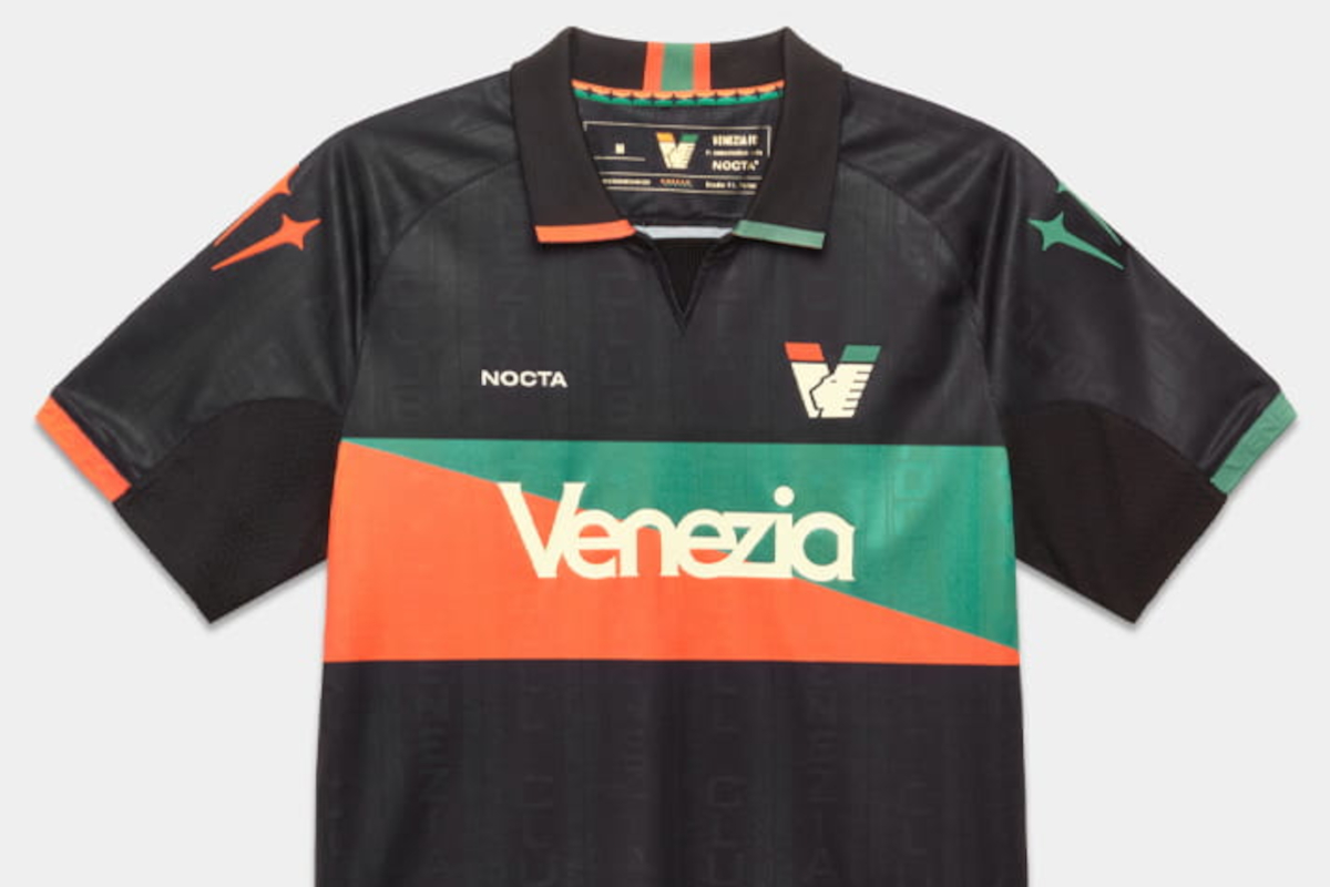 Camisola titular do Venezia para a temporada 2026/27