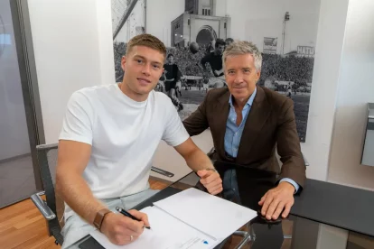 Official: Artem Dovbyk signs for Bologna on loan with an option to buy from Roma (via www.bolognafc.it)