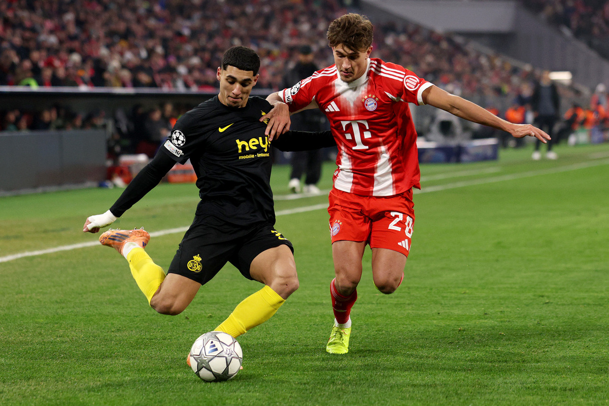 MUNIQUE, ALEMANHA - 21 DE JANEIRO: R. Anan Khalaili do Union Saint-Guillois é desafiado por Tom Bischoff do FC Bayern Munich durante a partida da Fase MD7 da Liga dos Campeões da UEFA 2025/26 entre o FC Bayern München e R. No Union Saint-Guillois, janeiro de 2021 no Foot21 em Munique. Munique, Alemanha. (Foto de Adam Pretty/Getty Images)