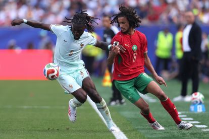 FOXBOROUGH, MASSACHUSETTS - JULY 09: Manu Kone #6 of France (and Serie A side Roma) and Ayyoub Bouaddi #6 of Morocco compete for the ball during the FIFA World Cup 2026 Quarter Final match between France and Morocco at Boston Stadium on July 09, 2026 in Foxborough, Massachusetts. (Photo by Lars Baron/Getty Images)
