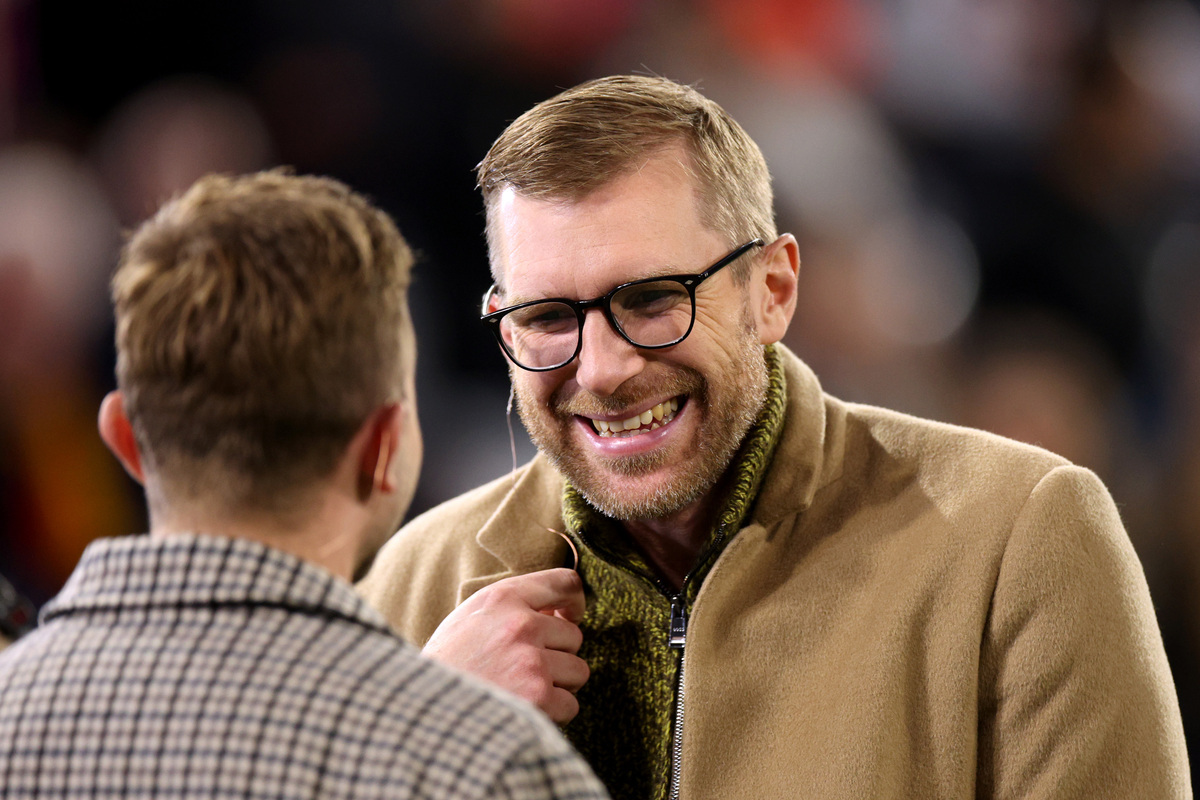 MUNIQUE, ALEMANHA - 14 DE OUTUBRO: Per Mertesacker observa antes da partida do Grupo A3 da Liga A da UEFA Nations League 2024/25 entre Alemanha e Holanda em 14 de outubro de 2024 em Munique, Alemanha. (Foto de Adam Pretty/Getty Images)