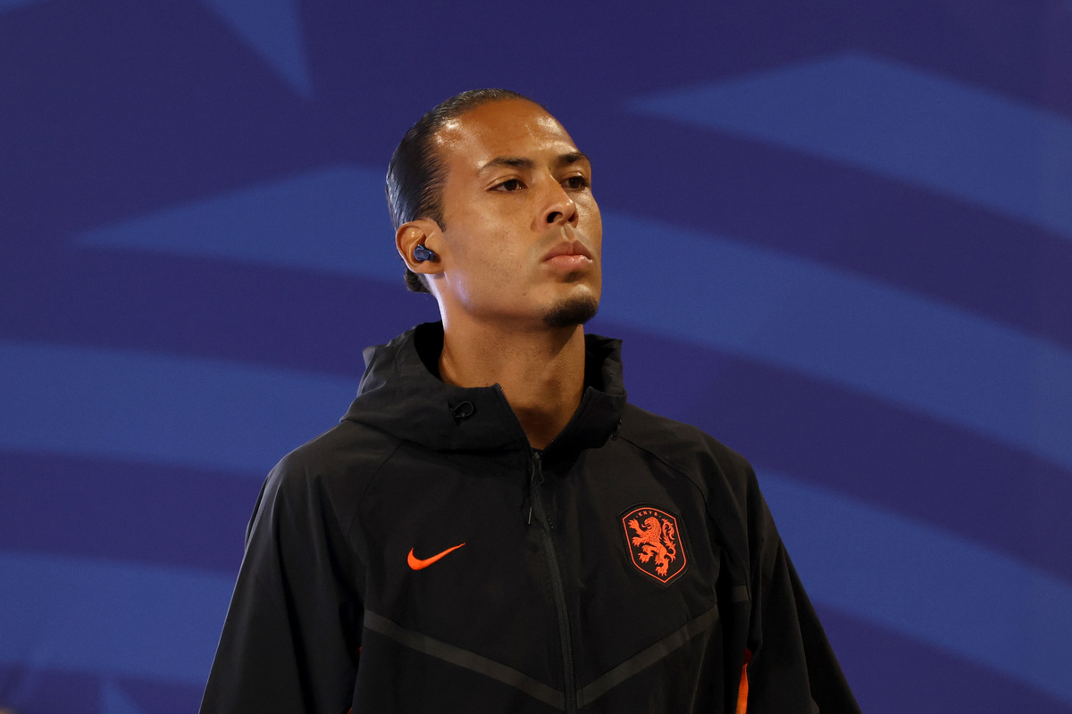 HOUSTON, TEXAS - 20 DE JUNHO: Virgil van Dijk nº 4 da Holanda chega ao estádio antes da partida do Grupo F da Copa do Mundo FIFA 2026 entre Holanda e Suécia em 20 de junho de 2026 no Houston Stadium, Texas. (Foto de Molly Darlington/Getty Images) (link da partida)