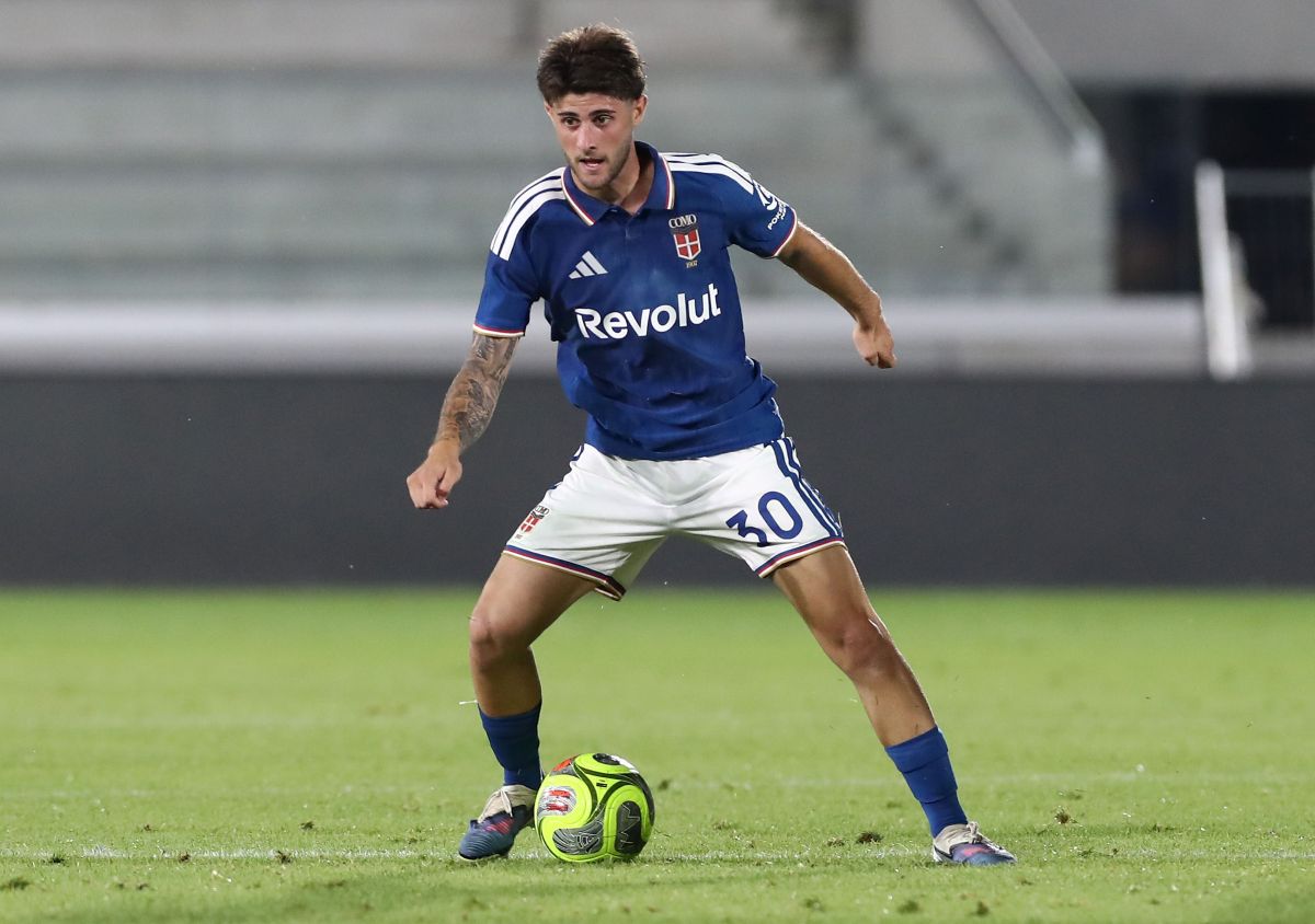 COMO, ITÁLIA - 29 DE JULHO: Mattia Liberali de Como 1907 durante a partida da Como Cup 2026 entre Villarreal CF e Como 1907 no Estádio Giuseppe Sinigalia em 29 de julho de 2026 em Como, Itália. (Foto de Marco Luzani/Getty Images)