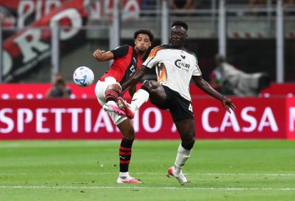 MILAN, ITALY - AUGUST 28: Koni De Winter of Milan and Akor Adams of Venezia battle for possession of the ball during the Serie A match between AC Milan and Venezia FC at Stadio Giuseppe Meazza on August 28, 2026 in Milan, Italy. (Photo by Marco Luzzani/Getty Images)