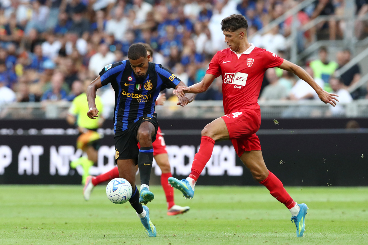 MILAN, ITALY - AUGUST 22: Andy Diouf of Internazionale is challenged by Adam Bakoune of Monza during the Serie A match between FC Internazionale and AC Monza at Stadio Giuseppe Meazza on August 22, 2026 in Milan, Italy. (Photo by Marco Luzzani/Getty Images)