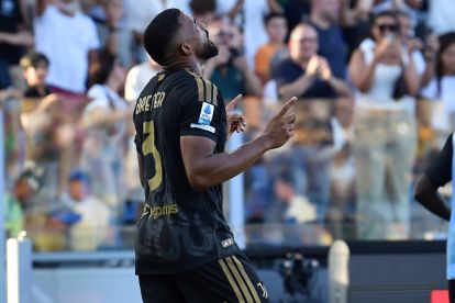 FROSINONE, ITALY - AUGUST 23: Gleison Bremer of FC Juventus celebrates after scoring opening goal during the Serie A match between FC Internazionale and AC Monza at Stadio Giuseppe Meazza on August 23, 2026 in Milan, Italy. (Photo by Giuseppe Bellini/Getty Images)