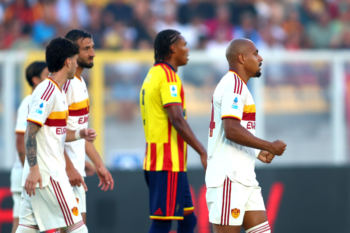 LECCE, ITALY - AUGUST 31: Donyell Malen of AS Roma celebrates his team's opening goal during the Serie A match between US Lecce and AS Roma at Stadio Via del Mare on August 31, 2026 in Lecce, Italy. (Photo by Maurizio Lagana/Getty Images)