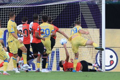 FLORENCE, ITALY - AUGUST 29: Gabriele Bracaglia of Frosinone Calcio scores a goal during the Serie A match between ACF Fiorentina and Frosinone Calcio at Stadio Artemio Franchi on August 29, 2026 in Florence, Italy. (Photo by Gabriele Maltinti/Getty Images)