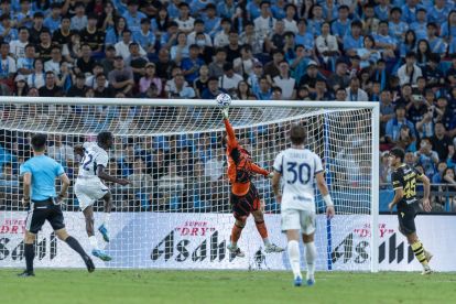 HONG KONG, CHINA - AUGUST 1: Goalkeeper Gianluigi Donnarumma of Manchester City reaches for the ball after an attempt at goal by Inter Milan during the Manchester City v Inter Milan - Pre-Season Friendly at Kai Tak Stadium on August 1, 2026 in Hong Kong, China. (Photo by Yu Chun Christopher Wong/Eurasia Sport Images/Getty Images)