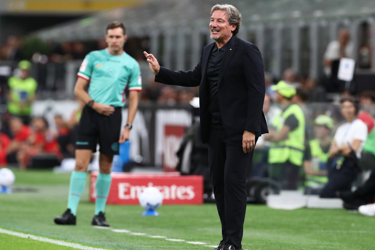 MILÃO, ITÁLIA - 28 DE AGOSTO: O técnico do Venezia, Giovanni Stroppa, gesticula durante a partida da Série A entre AC Milan e Venezia FC no Stadio Giuseppe Mezza em 28 de agosto de 2026 em Milão, Itália. (Foto de Marco Luzani/Getty Images)