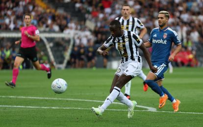 UDINE, ITALY - AUGUST 22: Hassane Kamara of Udinese scores his team's first goal during the Serie A match between Udinese Calcio and Como 1907 at Stadio Friuli on August 22, 2026 in Udine, Italy. (Photo by Timothy Rogers/Getty Images)