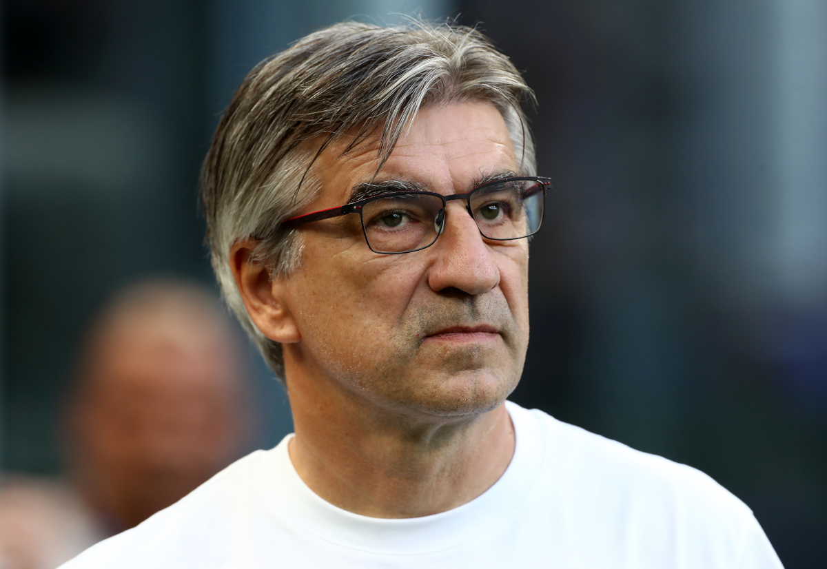 MILÃO, ITÁLIA - 22 DE AGOSTO: O técnico do Monza, Ivan Juric, assiste à partida da Série A entre FC Internazionale e AC Monza no Stadio Giuseppe Meazza em 22 de agosto de 2026 em Milão, Itália. (Foto de Marco Luzzani/Getty Images)