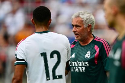 KLAGENFURT, AUSTRIA - AUGUST 01: Jose Mourinho, Head Coach of Real Madrid, speaks with Trent Alexander-Arnold of Real Madrid during the pre-season friendly match between Real Madrid and Fiorentina at Woerthersee Stadion on August 01, 2026 in Klagenfurt, Austria. (Photo by Christian Bruna/Getty Images)