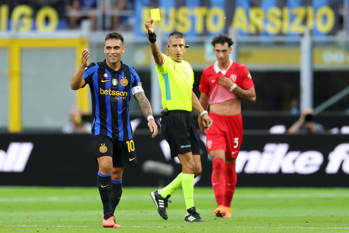 MILAN, ITALY - AUGUST 22: Lautaro Martinez of Internazionale receives a yellow card during the Serie A match between FC Internazionale and AC Monza at Stadio Giuseppe Meazza on August 22, 2026 in Milan, Italy. (Photo by Claudio Villa/Getty Images)