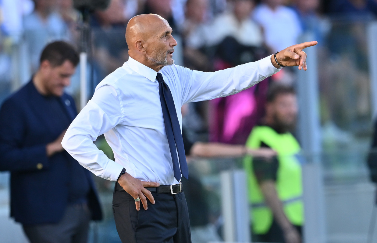 FROSINONE, ITALY - AUGUST 23: Luciano Spalletti head coach of FC Juventus gestures during the Serie A match between FC Internazionale and AC Monza at Stadio Giuseppe Meazza on August 23, 2026 in Milan, Italy. (Photo by Giuseppe Bellini/Getty Images)