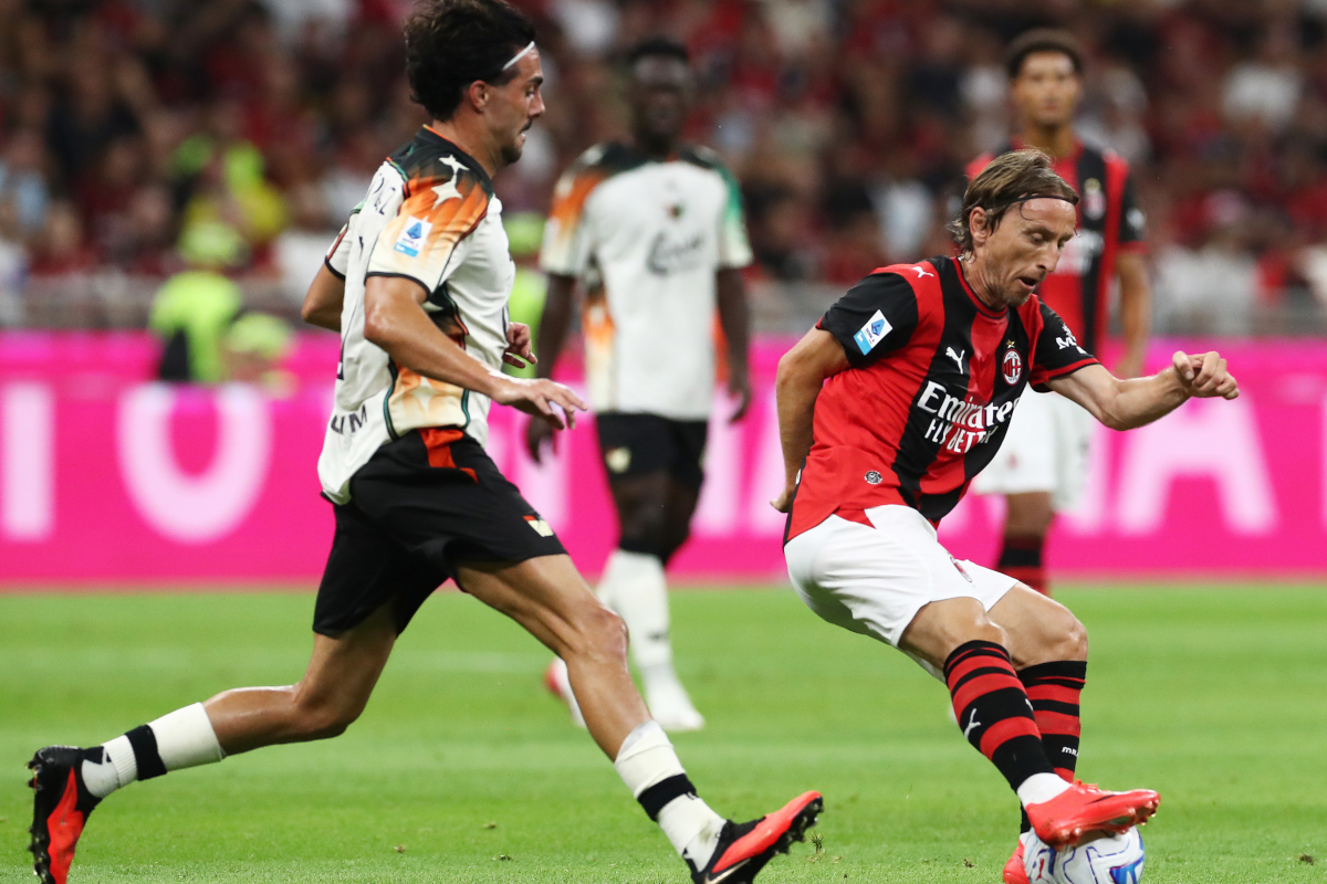 MILAN, ITALY - AUGUST 28: Luka Modric of Milan runs with the ball under pressure from Kike Perez of Venezia during the Serie A match between AC Milan and Venezia FC at Stadio Giuseppe Meazza on August 28, 2026 in Milan, Italy. (Photo by Marco Luzzani/Getty Images)
