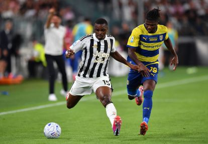 TURIN, ITALY - AUGUST 29: Pierre Kalulu of Juventus runs with the ball under pressure from El Bilal Toure of Parma during the Serie A match between Juventus and Parma Calcio at Allianz Stadium on August 29, 2026 in Turin, Italy. (Photo by Valerio Pennicino/Getty Images)