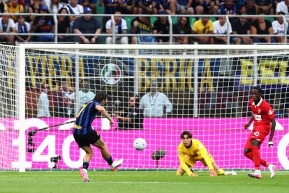 MILAN, ITALY - AUGUST 22: Piotr Zielinski of Internazionale scores his team’s second goal during the Serie A match between FC Internazionale and AC Monza at Stadio Giuseppe Meazza on August 22, 2026 in Milan, Italy. (Photo by Marco Luzzani/Getty Images)