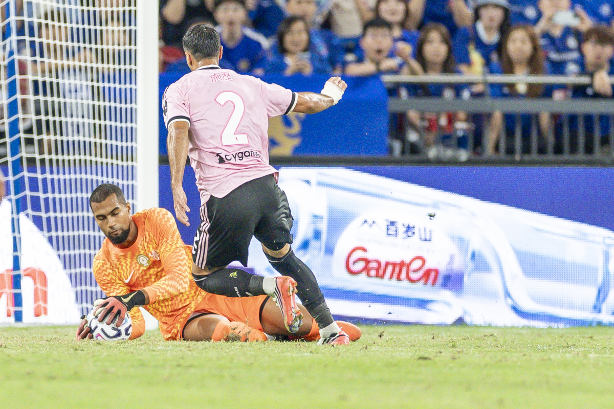 HONG KONG, CHINA - AUGUST 5: Goalkeeper Robert Sanchez of Chelsea FC in action during the Chelsea v Juventus - Pre-Season Friendly at the Kai Tak Stadium on August 5, 2026 in Hong Kong, China. (Photo by Yu Chun Christopher Wong/Eurasia Sport Images/Getty Images)