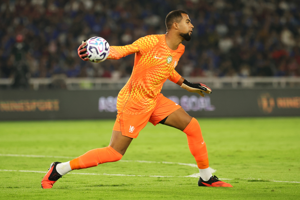 JAKARTA, INDONESIA - AUGUST 08: Robert Sanchez of Chelsea FC clears the ball during the pre-season friendly between Chelsea FC and AC Milan at Gelora Bung Karno Stadium on August 08, 2026 in Jakarta, Indonesia. (Photo by Peksi Cahyo/Getty Images)