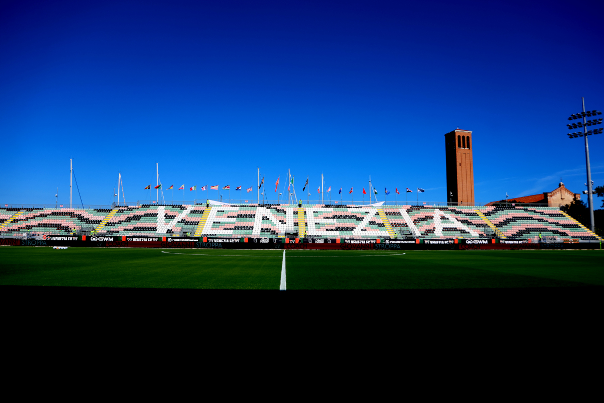 VENEZA, ITÁLIA - 23 DE AGOSTO: Uma visão geral dentro do estádio antes da partida da Série A entre Venezia FC e US Lecce no Stadio Pier Luigi Benzo em 23 de agosto de 2026 em Veneza, Itália. (Foto de Maurício Lagana/Getty Images)