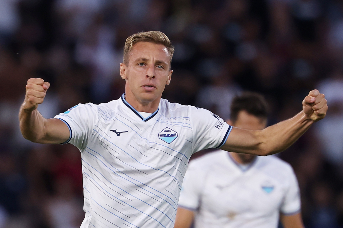 BOLOGNA, ITALY - AUGUST 24: Davide Frattesi of Lazio celebrates scoring his team’s first goal during the Serie A match between Bologna FC and SS Lazio at Stadio Renato Dall'Ara on August 24, 2026 in Bologna, Italy. (Photo by Emmanuele Ciancaglini/Getty Images)