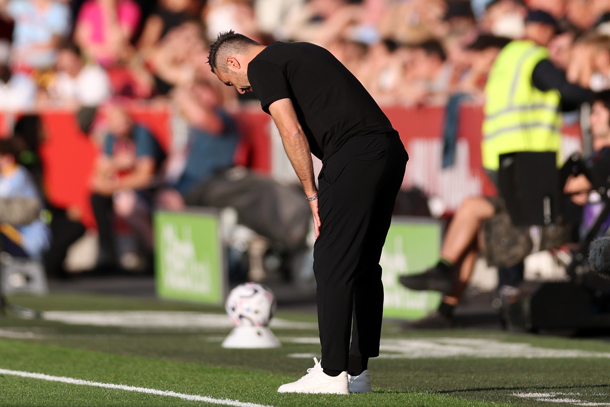 BRENTFORD, ENGLAND - AUGUST 22: Roberto De Zerbi, Manager of Tottenham Hotspur reacts during the Premier League 2026/27 match between Brentford and Tottenham Hotspur at Gtech Community Stadium on August 22, 2026 in Brentford, England. (Photo by Ryan Pierse/Getty Images)