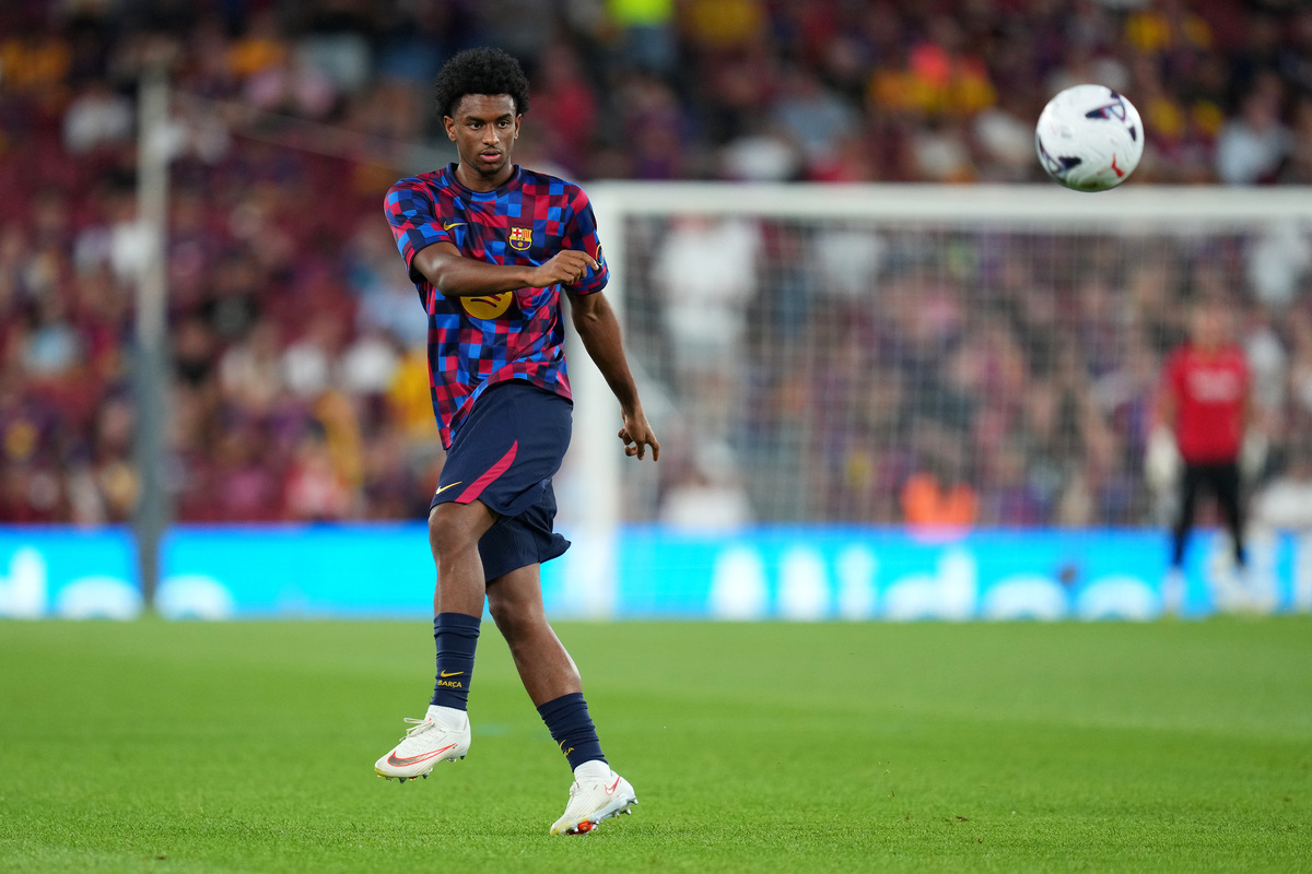 BARCELONA, SPAIN - AUGUST 27: Alejandro Balde of Barcelona during the warm up before the LaLiga EA Sports 2026/27 match between FC Barcelona and Athletic Club at Spotify Camp Nou on August 27, 2026 in Barcelona, Spain. (Photo by Alex Caparros/Getty Images)