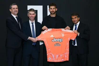 Guglielmo Vicario joins Juventus on loan with an option to buy from Tottenham Hotspur (via www.juventus.com)