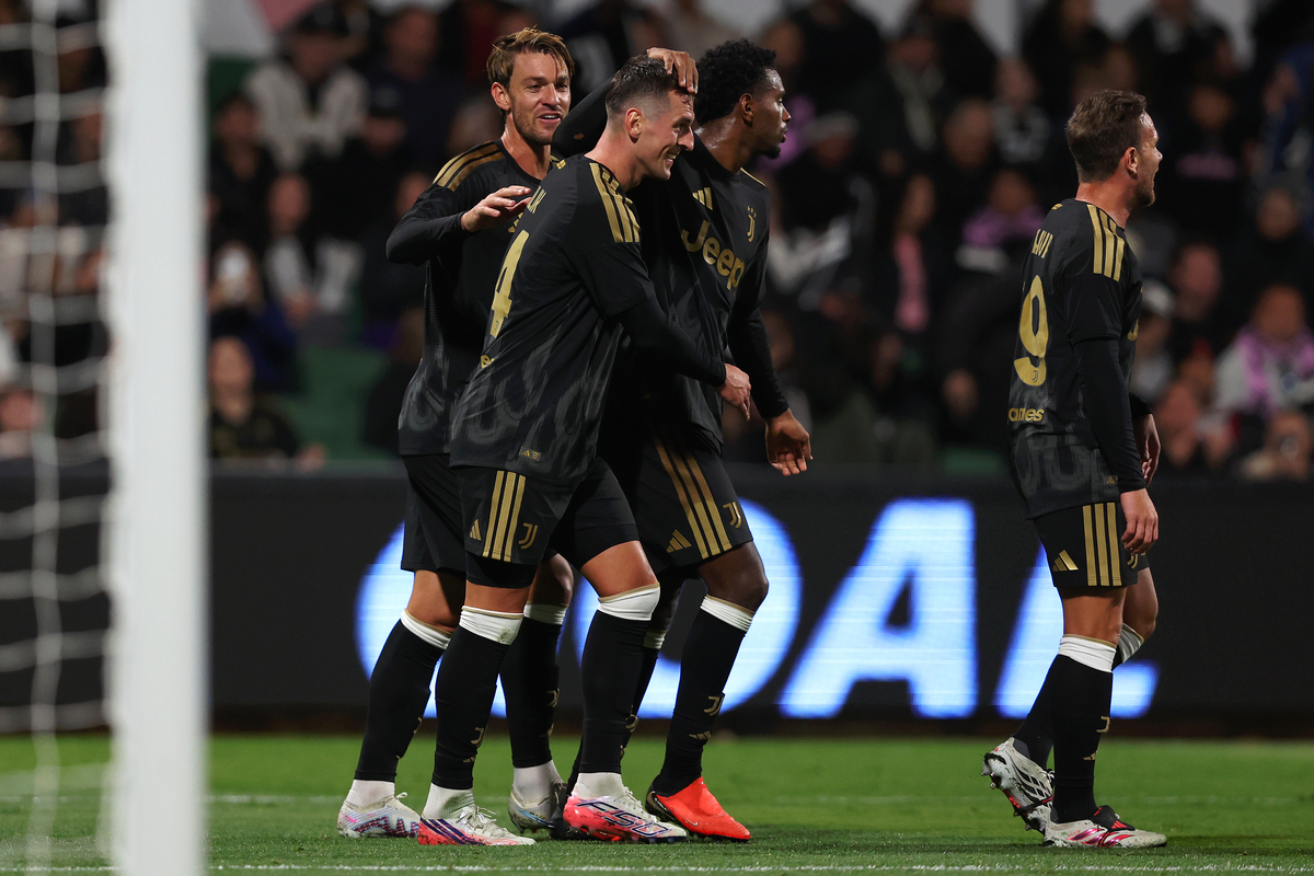 Yildiz and Milik fire Juventus past Palermo in Perth