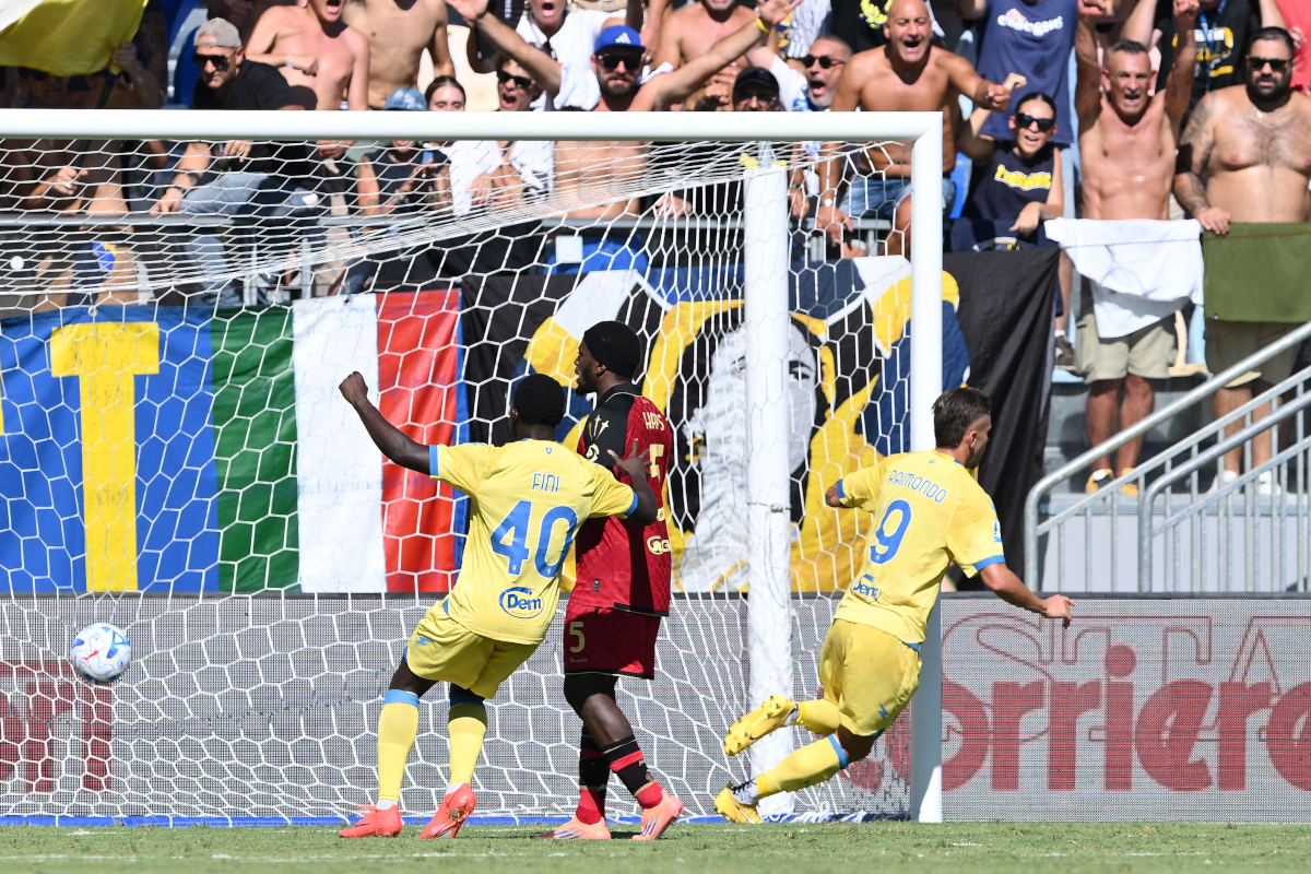 FROSINONE, ITÁLIA - 06 DE SETEMBRO: Antonio Raimondo do Frosinone Calcio marca 2 a 0 durante a partida da Série A entre Frosinone Calcio e Venezia FC no Stadio Benito Stirpe em 06 de setembro de 2026 em Frosinone, Itália. (Foto de Giuseppe Bellini/Getty Images)