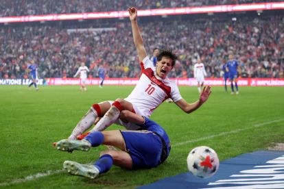 BURSA, TURKEY - SEPTEMBER 28: Arda Guler of Turkiye is tackled by Alessandro Bastoni of Italy during the UEFA Nations League 2026/27 group phase match between Türkiye and Italy at Atatürk Spor Kompleksi Matli Stadyumu on September 28, 2026 in Bursa, Turkey. (Photo by Ahmad Mora/Getty Images)