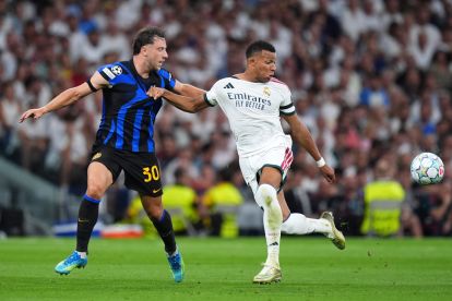 MADRID, SPAIN - SEPTEMBER 08: Kylian Mbappe of Real Madrid controls the ball under pressure from Carlos Augusto of Internazionale during the UEFA Champions League 2026/27 League Phase MD1 match between Real Madrid C.F. and FC Internazionale Milano at Estadio Santiago Bernabeu on September 08, 2026 in Madrid, Spain. (Photo by Angel Martinez/Getty Images)