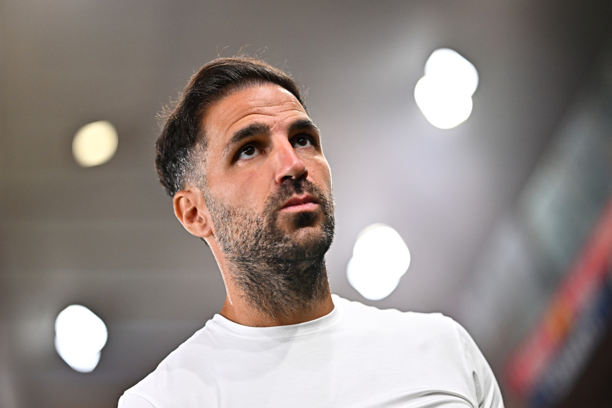 GENOA, ITALY - SEPTEMBER 04: Cesc Fabregas, Manager of Como, looks on before the Serie A match between Genoa CFC and Como 1907 at Stadio Luigi Ferraris on September 04, 2026 in Genoa, Italy. (Photo by Simone Arveda/Getty Images)