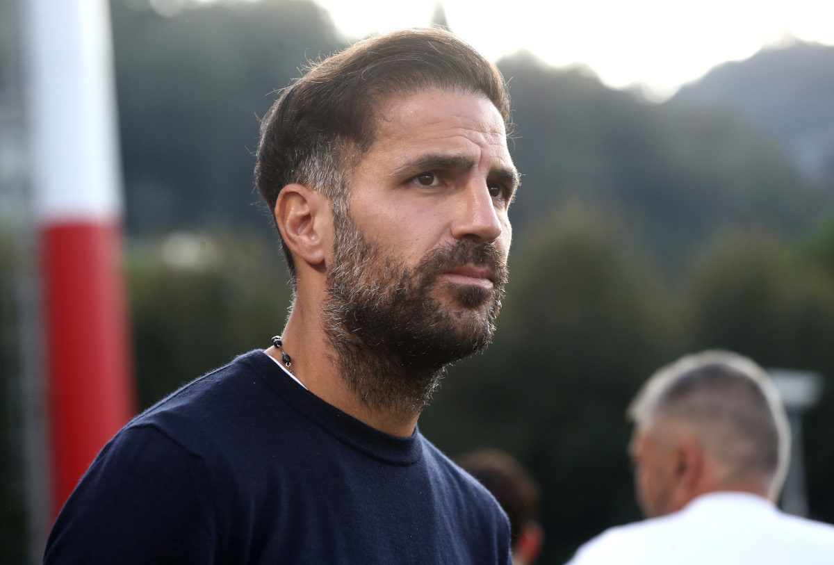 COMO, ITÁLIA - 14 DE SETEMBRO: Cesc Fabregas, gerente do Como 1907, observa durante a partida da Série A entre Como 1907 e Parma Calcio no Estádio Giuseppe Sinaglia em 14 de setembro de 2026 em Como, Itália. (Foto de Marco Luzzani/Getty Images)