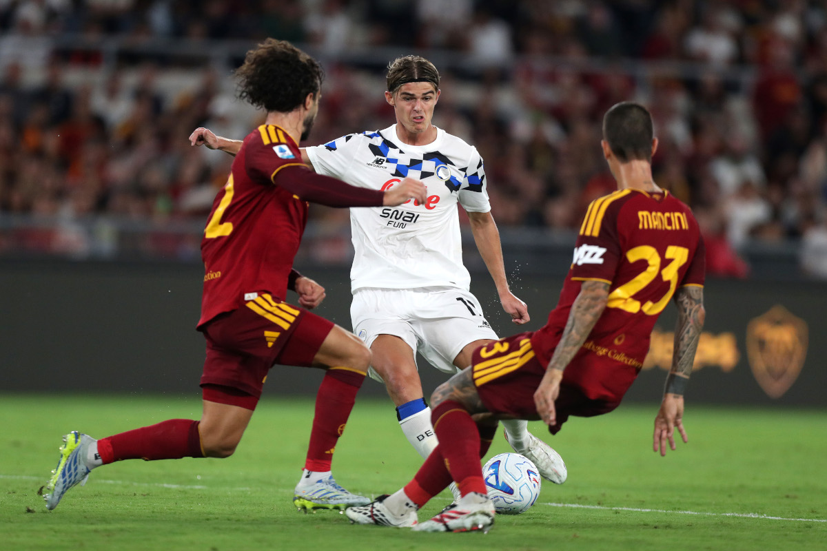 ROME, ITALY - SEPTEMBER 05: Charles De Ketelaere of Atalanta shoots during the Serie A match between AS Roma and Atalanta BC at Stadio Olimpico on September 05, 2026 in Rome, Italy. (Photo by Paolo Bruno/Getty Images)