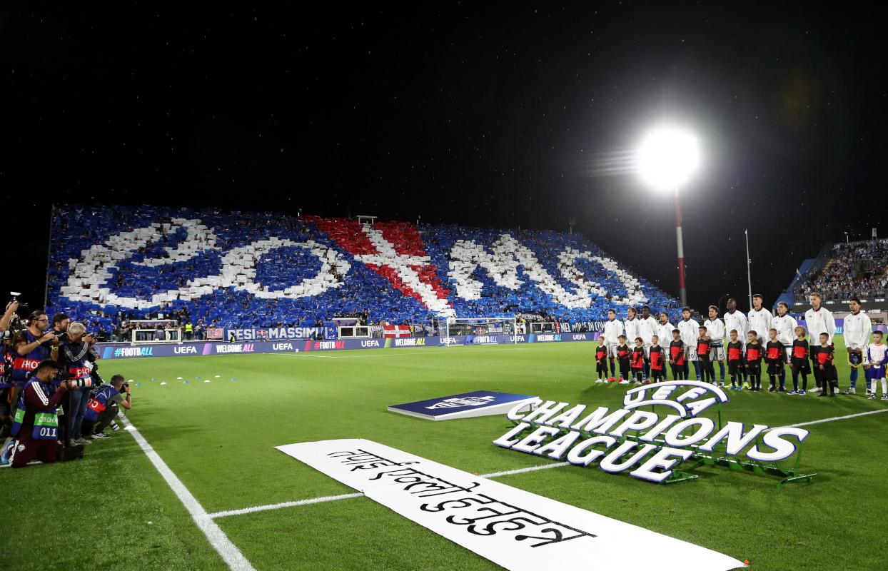 COMO, ITÁLIA - 10 DE SETEMBRO: Uma visão geral dentro do estádio antes da partida MD1 da UEFA Champions League 2026/27 League Stage entre Como 1907 e RB Leipzig no Estádio Giuseppe Sinigaglia em 10 de setembro de 2026 em Como, Itália. (Foto de Marco Luzani/Getty Images)