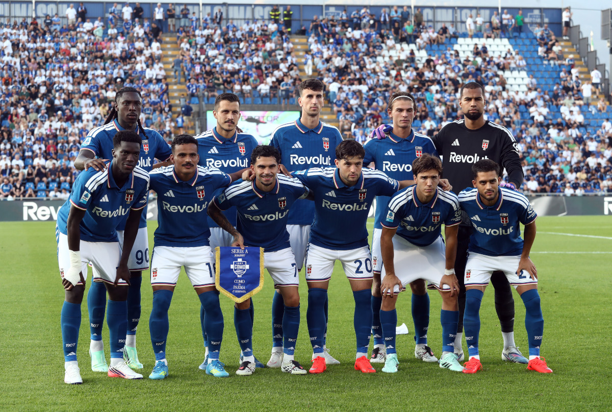 ITALY - SEPTEMBER 14: Como 1907 players pose for a team photograph before the Serie A match between Como 1907 and Parma Calcio at Giuseppe Sinigaglia Stadium on September 14, 2026 in Italy. (Photo by Marco Luzzani/Getty Images)