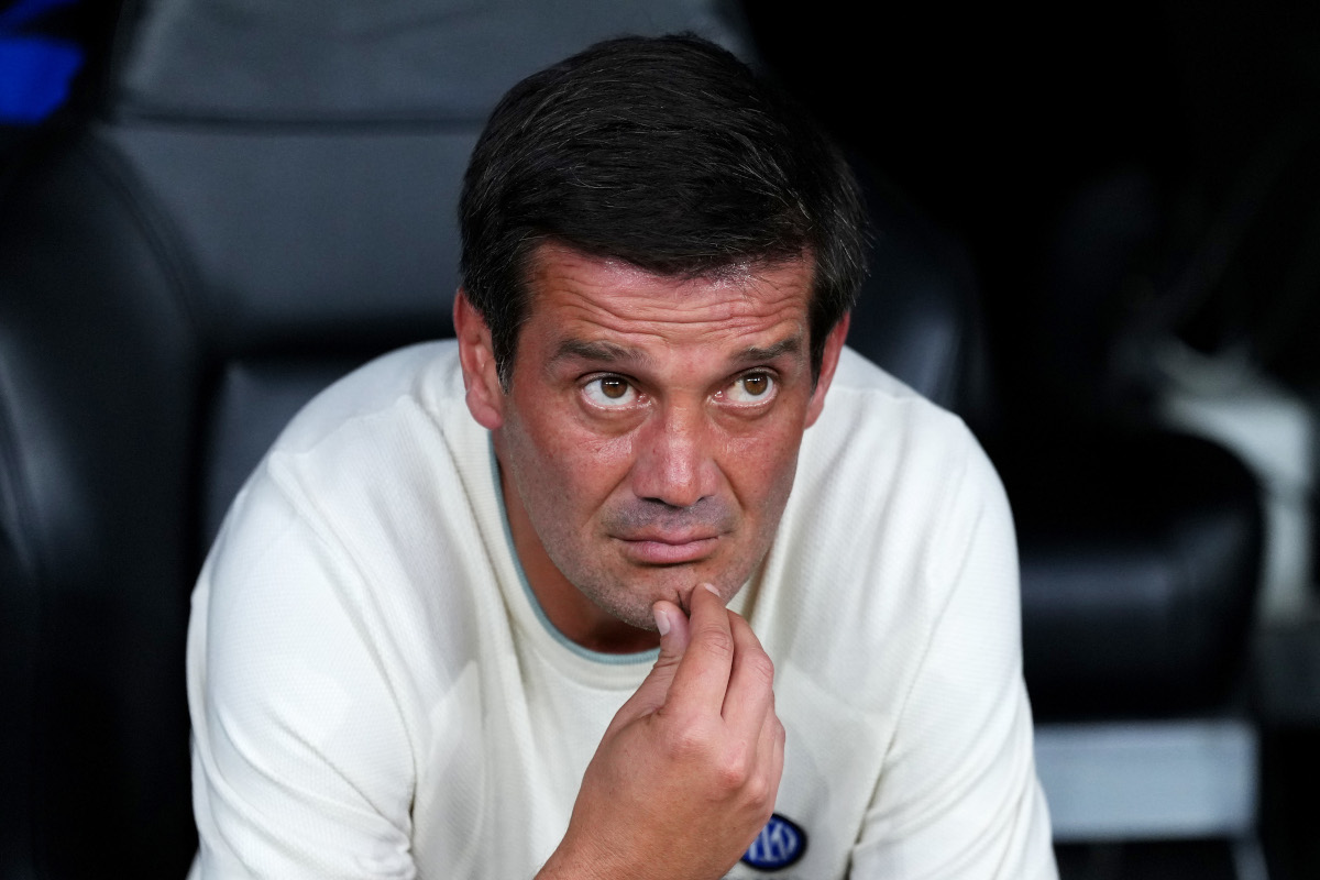 MADRID, ESPANHA - 08 DE SETEMBRO: O técnico do Internacional, Christian Chiu, assiste à partida da Fase MD1 da Liga dos Campeões da UEFA 2026/27 entre Real Madrid CF e FC Internazionale Milano, no Santiago Bernabeu, em 20 de setembro de 2008, na Espanha. (Foto de Angel Martinez/Getty Images)