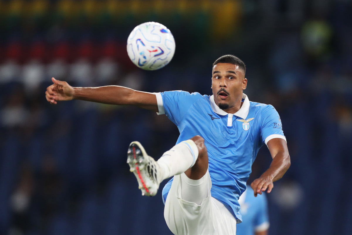 ROMA, ITÁLIA - 30 DE AGOSTO: Danilo Tocci da Lazio controla a bola durante a partida da Série A entre SS Lazio e Genoa CFC no Stadio Olimpico em 30 de agosto de 2026 em Roma, Itália. (Foto de Paolo Bruno/Getty Images)