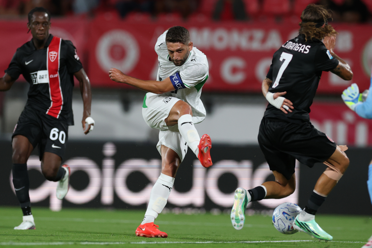 MONZA, ITÁLIA - 18 DE SETEMBRO: Domenico Berardi do Sassuolo em ação durante a partida da Série A entre AC Monza e US Sassuolo no U-Power Stadium em 18 de setembro de 2026 em Monza, Itália. (Foto de Cláudio Villa/Getty Images)