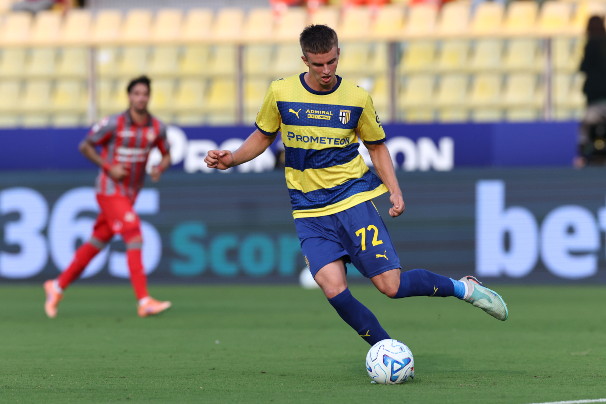 PARMA, ITÁLIA - 01 DE SETEMBRO: Dominic Tropnik do Parma Calcio 1913 durante a partida da Coppa Itália entre Parma Calcio 1913 e US Cremonese no Stadio Ennio Tartini em 01 de setembro de 2026 em Parma, Itália. (Foto de Luca Amedeo Bizzarri/Getty Images)