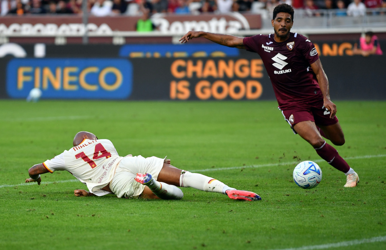 TURIM, ITÁLIA - 14 DE SETEMBRO: Doniel Malone da AS Roma marca o primeiro gol de seu time durante a partida da Série A entre Torino FC e AS Roma no Stadio Olimpico Grande Torino em 14 de setembro de 2026 em Torino, Itália. (Foto de Valerio Pennicino/Getty Images)
