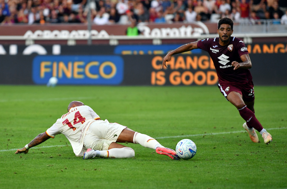 TURIM, ITÁLIA - 14 DE SETEMBRO: Doniel Malone da AS Roma marca o primeiro gol de seu time durante a partida da Série A entre Torino FC e AS Roma no Stadio Olimpico Grande Torino em 14 de setembro de 2026 em Torino, Itália. (Foto de Valerio Pennicino/Getty Images)