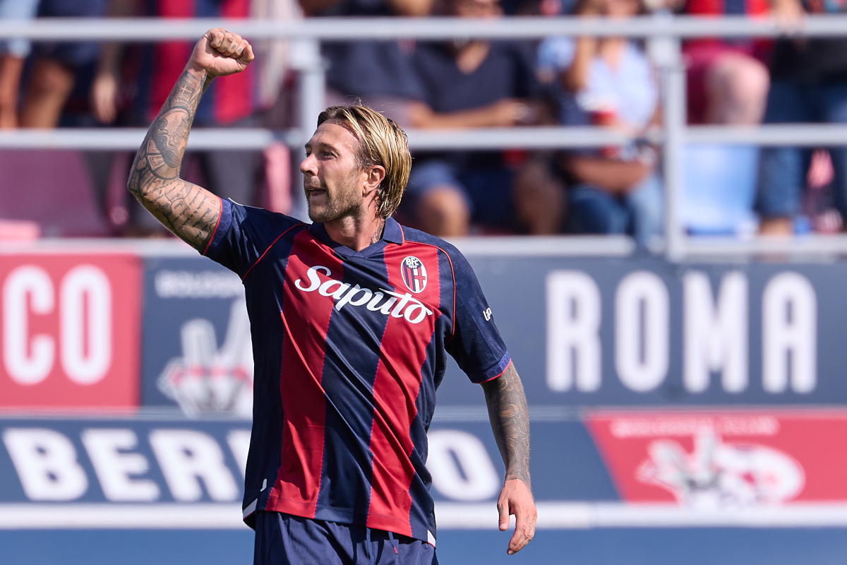 BOLOGNA, ITÁLIA - 19 DE SETEMBRO: Federico Bernardeschi do Bologna FC comemora o primeiro gol de seu time durante a partida da Série A entre Bologna FC e Torino FC no Stadio Renato Dal Aura em 19 de setembro de 2026 em Bolonha, Itália. (Foto de Emmanuel Ciancaglini/Getty Images)